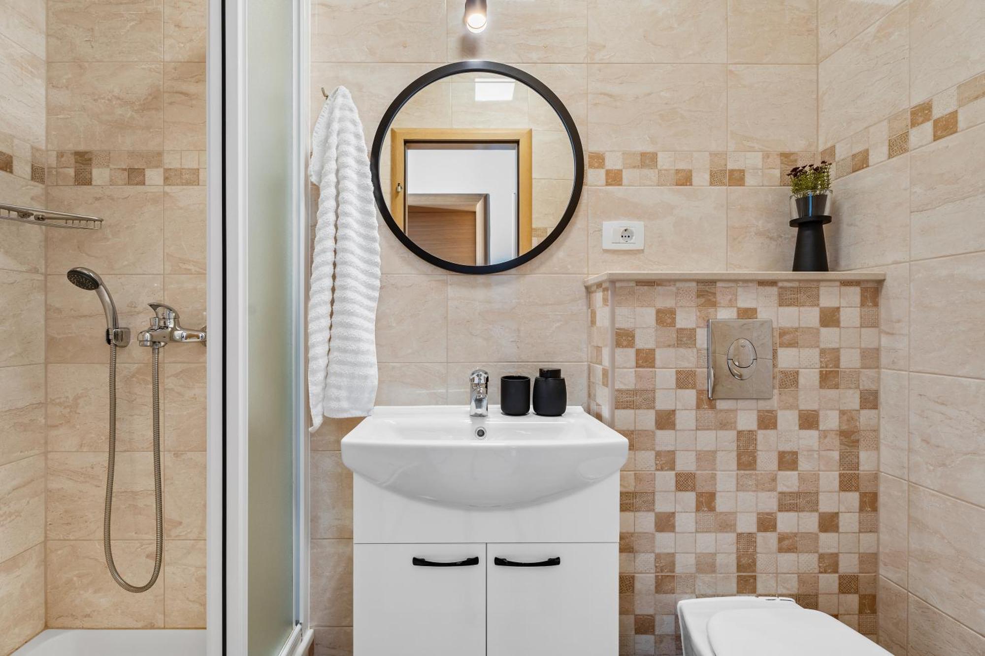 Apartments Bakota Омиш Экстерьер фото
