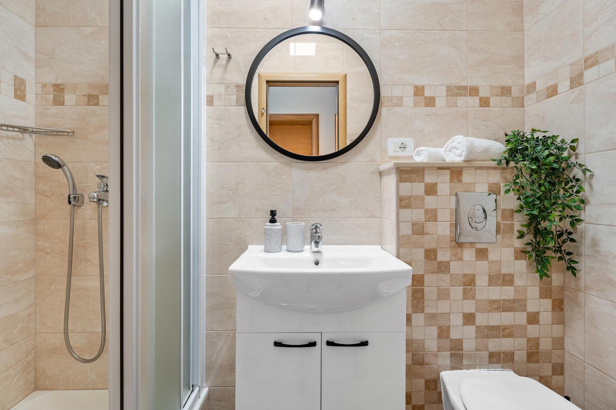 Apartments Bakota Омиш Экстерьер фото