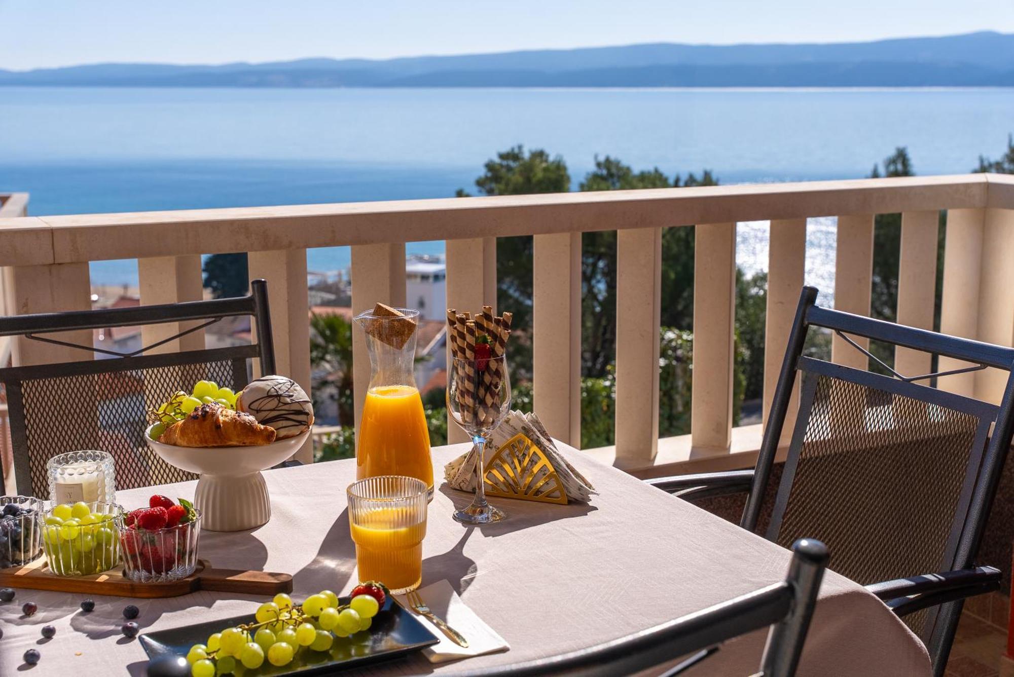 Apartments Bakota Омиш Экстерьер фото