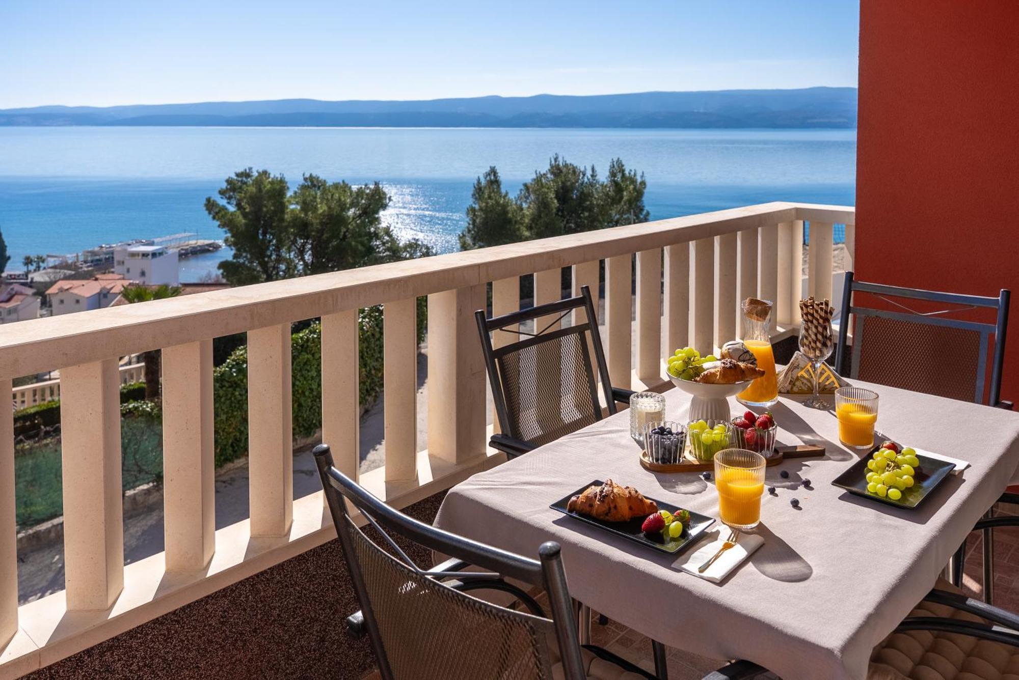 Apartments Bakota Омиш Экстерьер фото